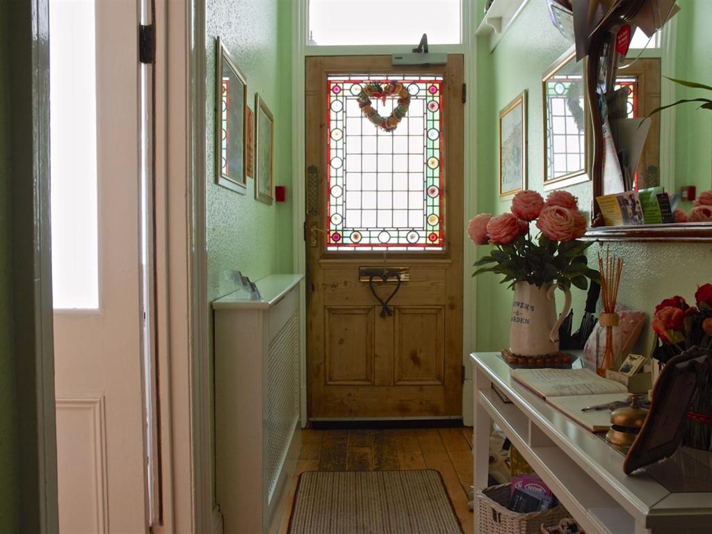 Chiltern Guest House Уитби Экстерьер фото